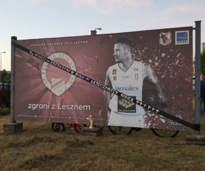 Koniec męskiej koszykówki w Lesznie. Koszykarze pożegnali się z kibicami 
