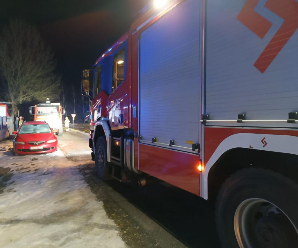 Akcja gaśnicza w Dębinie. Ogień strawił budynek z drobiem