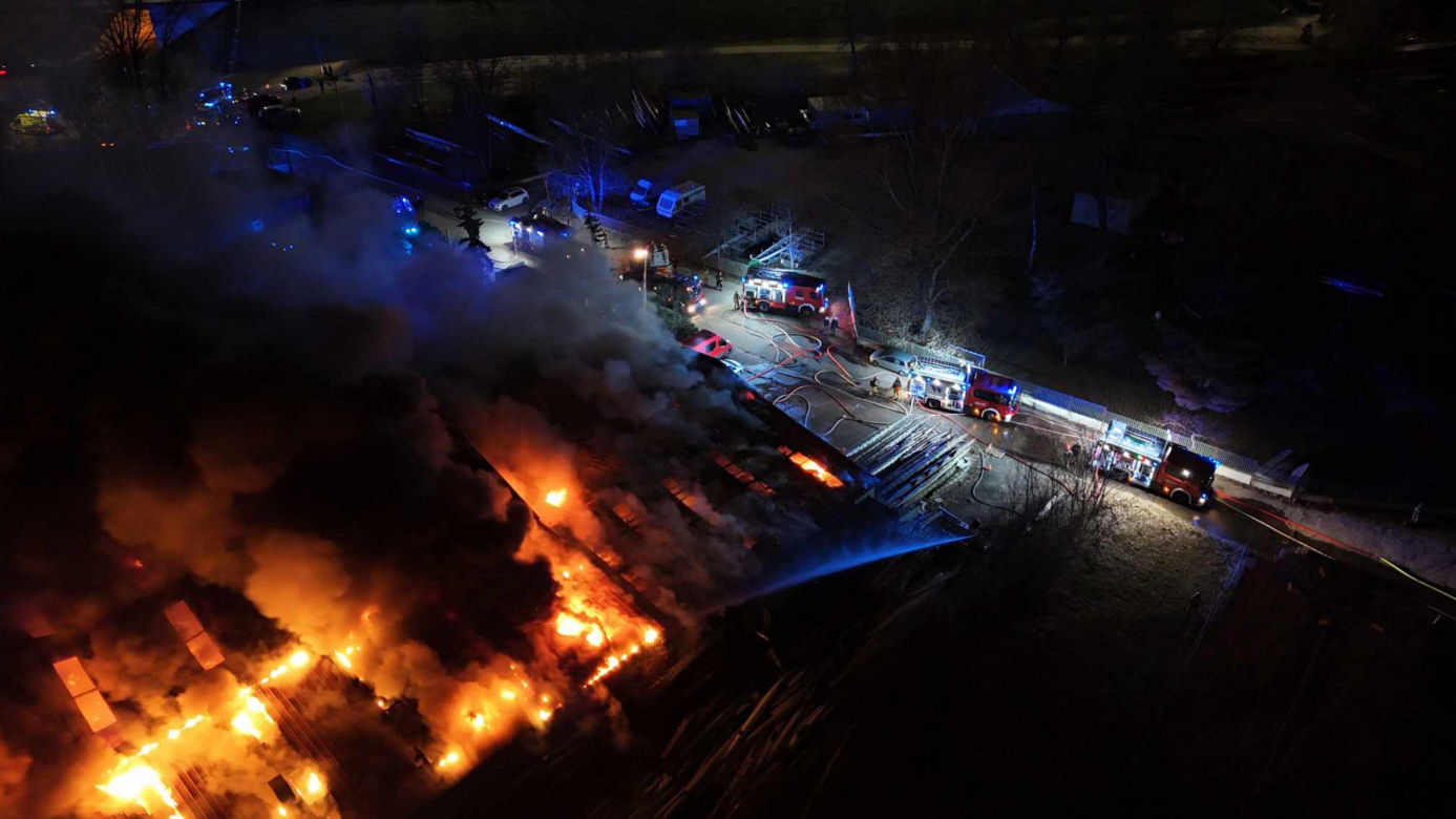 Ogromny pożar na Białołęce. Czarna chmura nad Warszawą