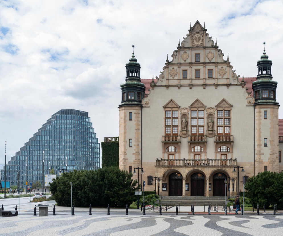 Budynek Collegium Minus UAM w Poznaniu. O wolnych miejscach na studiach przeczytasz na SE.