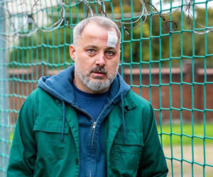 Pierwsza miłość: Bartek obawia się o swoją rodzinę. Nie wie, że Stik ma już konkretny plan i właśnie rozpoczął odliczanie… 