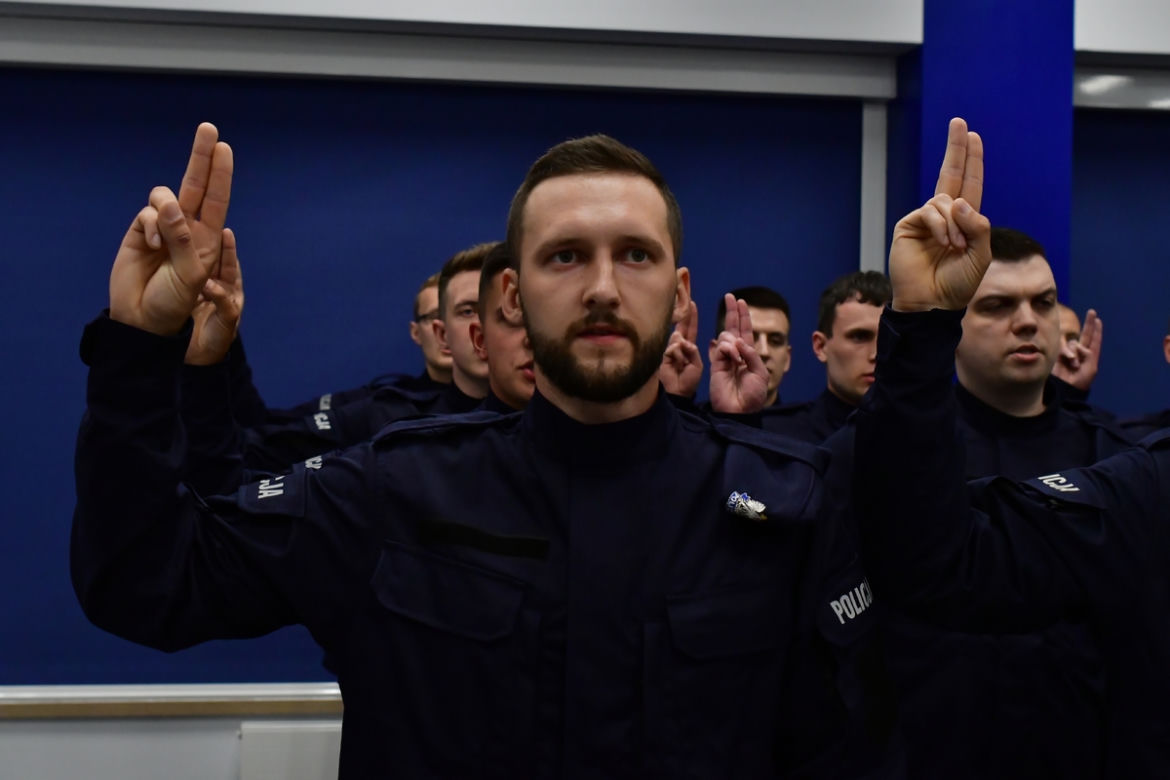 Nowi policjanci w podlaskiej policji. Region zyskał 40 nowych funkcjonariuszy