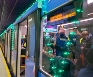 Świąteczny pociąg metra w Warszawie