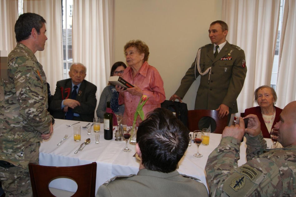 Niemcy mordowali je, bo pomagały rannym