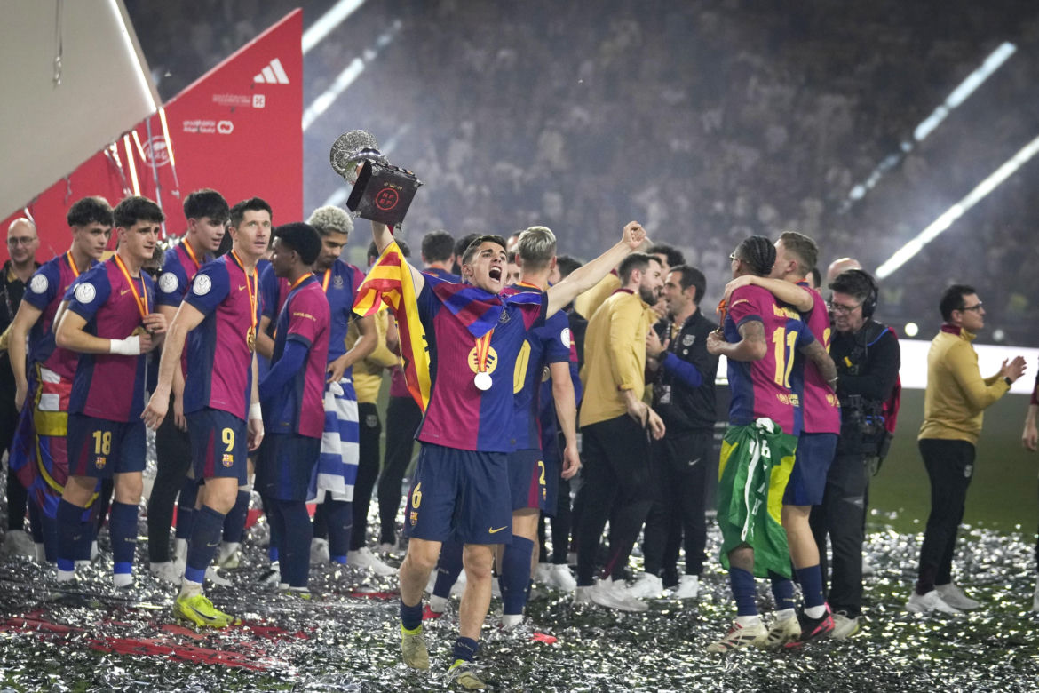 Tak Barcelona cieszy się z Superpucharu Hiszpanii