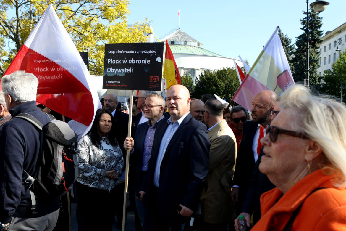 Warszawa. Samorządowcy protestowali w sprawie wysokich cen energii. „Jeśli sobie nie radzicie, oddajcie władzę!”