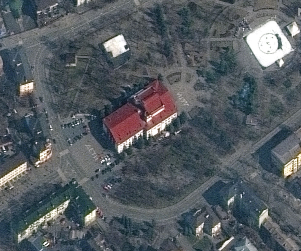 Zbombardowany teatr w Mariupolu