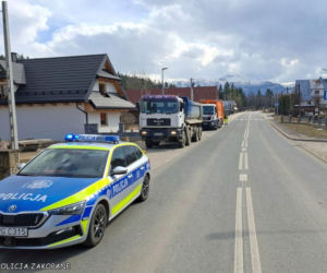 Pijany kierowca ciężarówki uderzył w śmieciarkę. Jedna osoba została ranna