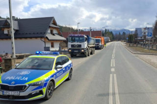 Pijany kierowca ciężarówki uderzył w śmieciarkę. Jedna osoba została ranna