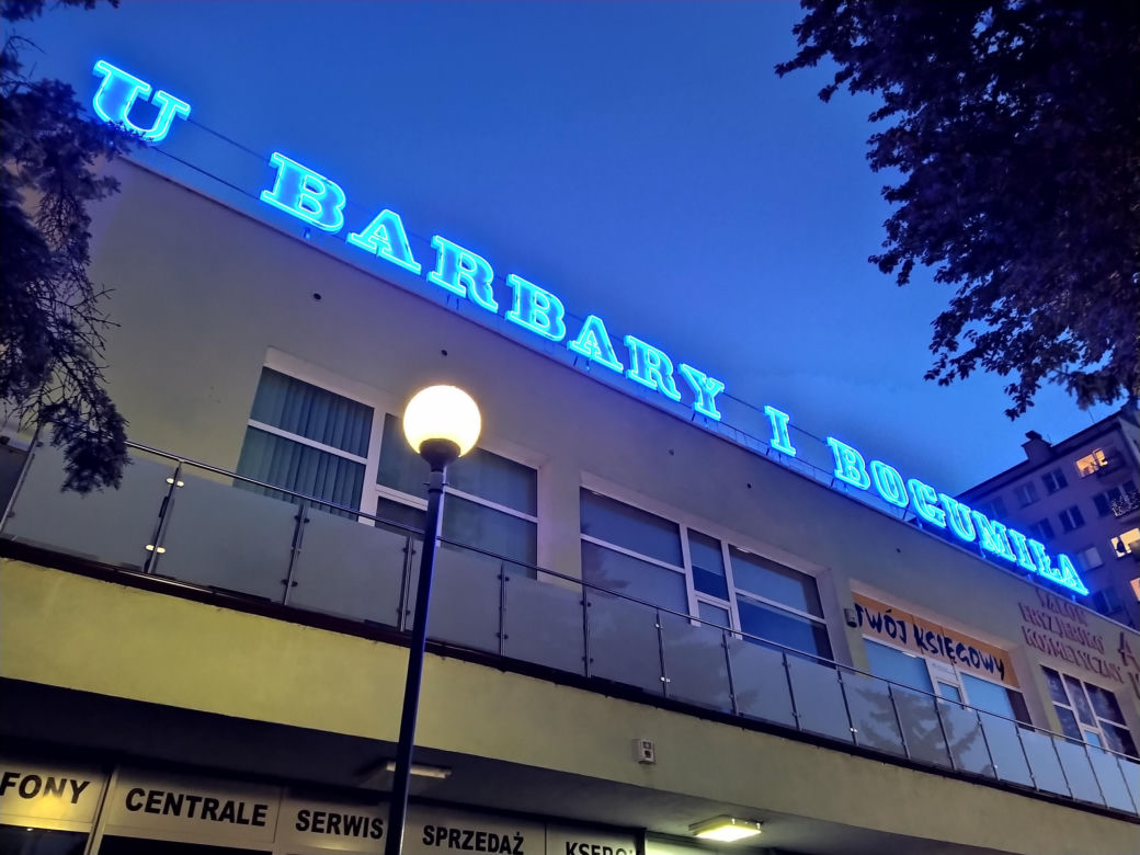 Historyczny neon znów rozświetla ulice Kalisza