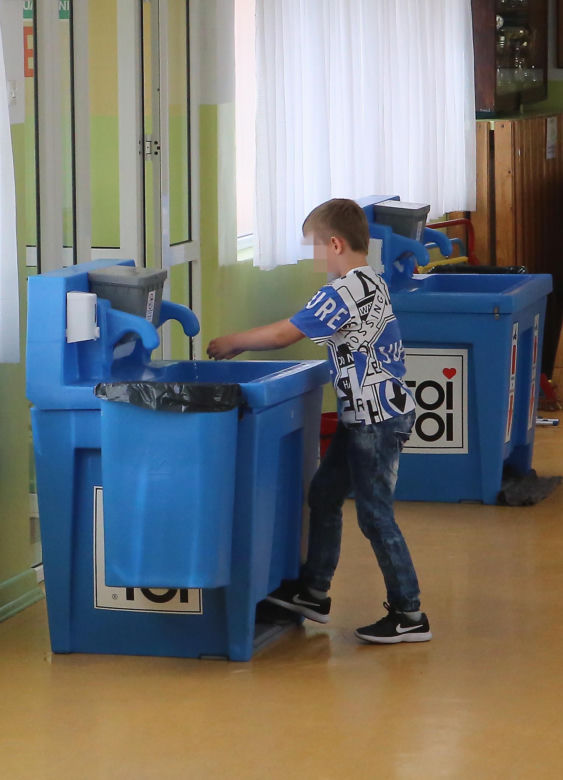 Uczniowie pili zatrutą wodę