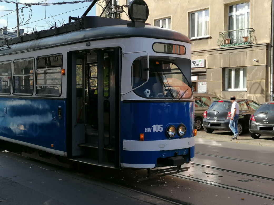 Zderzenie tramwaju z BMW w Krakowie