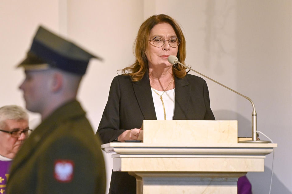 Znani żegnają Izabelę Cywińską. Zadumany Garlicki, smutny Grabowski i bardzo poważna Torbicka