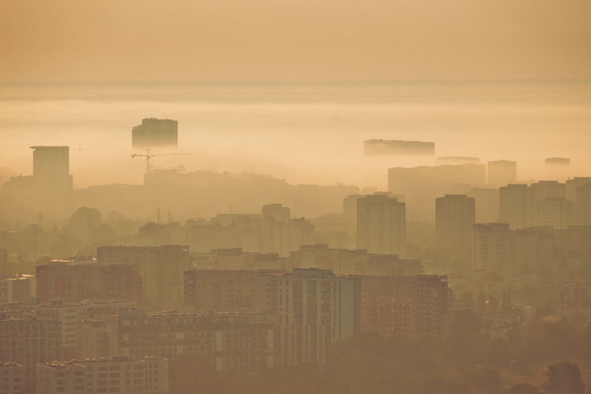 Smog w Warszawie. Jest coraz gorzej, powietrze można ciąć nożem