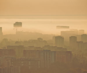 Smog w Warszawie. Jest coraz gorzej, powietrze można ciąć nożem