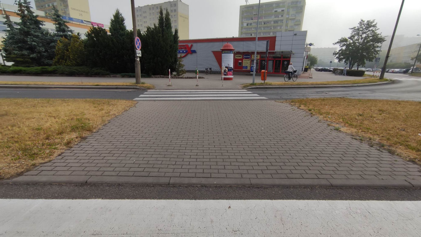 Wypadek na przejściu dla pieszych w Toruniu. Kierowca MZK potrącił kobietę