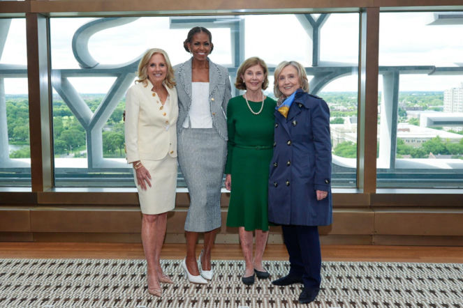 Bawią wnuki i wspierają potrzebujących. Co dziś robią byłe pierwsze damy USA? Cztery poprzedniczki Melanii Trump wciąż zachwycają