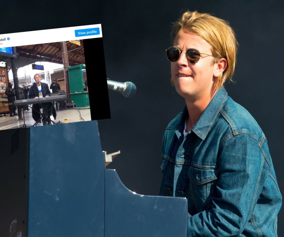 Tom Odell zaśpiewał z uchodźcami na dworcu. ŁZY wzruszenia to więcej niż pewne