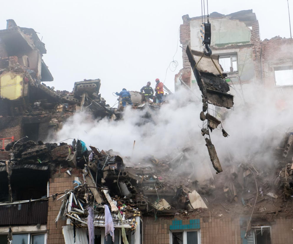 Zmasowany atak w Tarnopolu. Pan Igor od dwóch dni czeka na odnalezienie prababci. Trwają poszukiwania pod gruzami