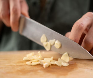 Ten babciny dodatek może zatrzymać zakrzepicę. Lekarze podkreślają: działa tylko w jednej formie