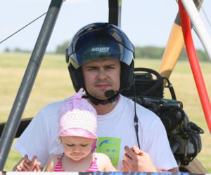 Powietrzna kampania Kaczyńskiego, poseł Hofman na motolotni