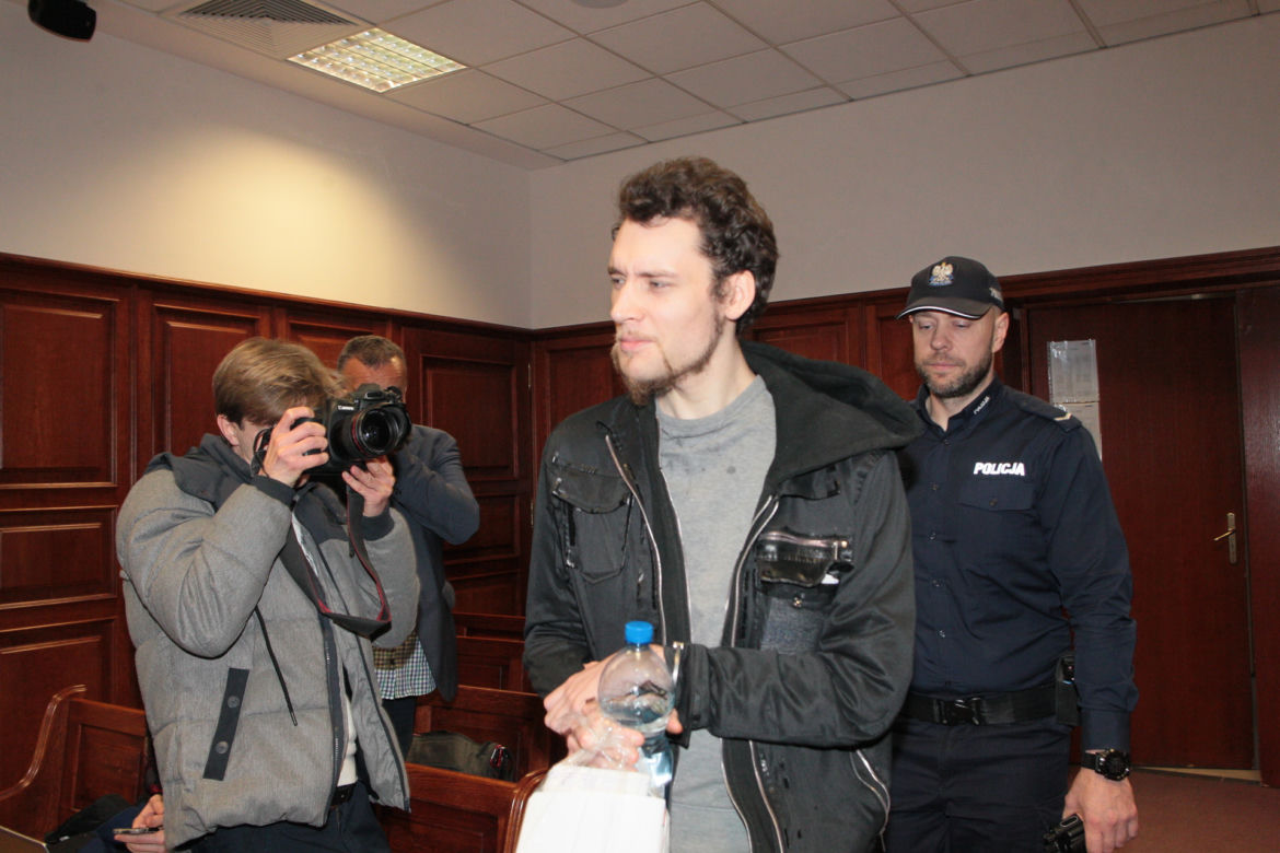 Karl Pfeffer przed sądem. Oskarżony o makabryczne zabójstwo matki 