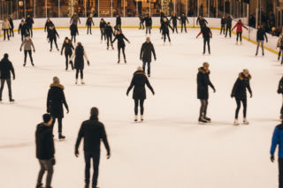 Lodowiska w Krakowie otwarte. Gdzie pojeździć na łyżwach w najlepszej cenie?