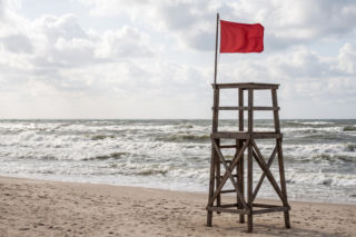 Sinice Świnoujście. Czy w Świnoujściu można się kąpać 23.07? Flaga, warunki pogodowe