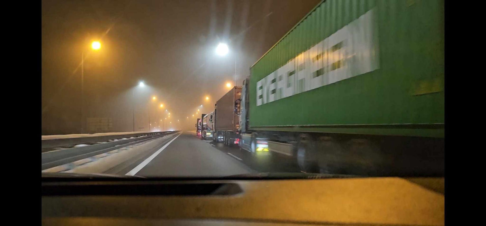 Kolejka torów czekających na odprawę sięga Głuchowa