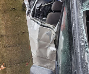 Potworny wypadek pod Krynicą-Zdrój! Nie żyje 32-latek ze Słowacji. Bus z 4 osobami rozbił się o drzewo [ZDJĘCIA]