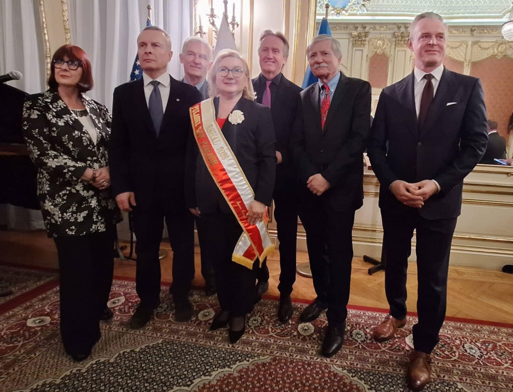 Szarfowanie Wielkiej Marszałek Parady Pułaskiego Iwony Korgi