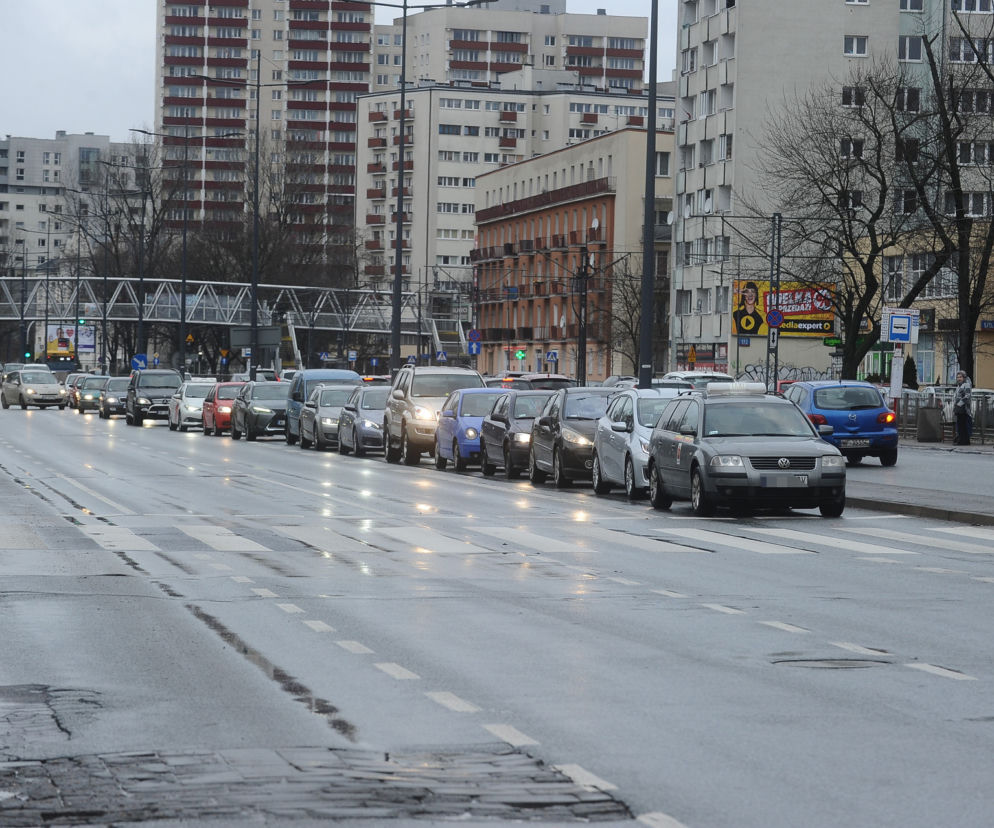 Zielona fala zatrzymała pieszych i samochody