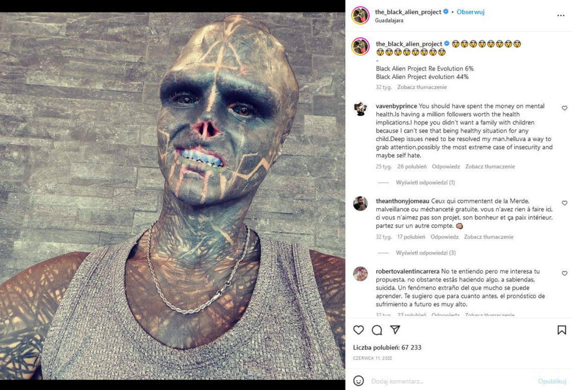 Facet przerobił się na kosmitę