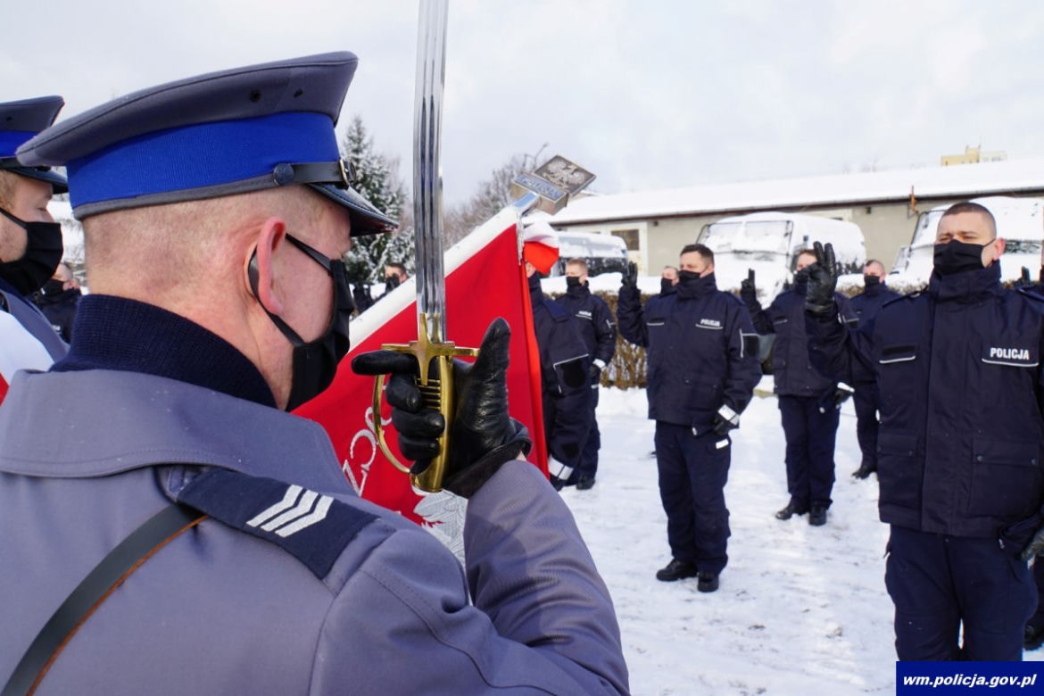 Nowi policjanci na Warmii i Mazurach. Ślubowało aż 80 funkcjonariuszy [ZDJĘCIA]