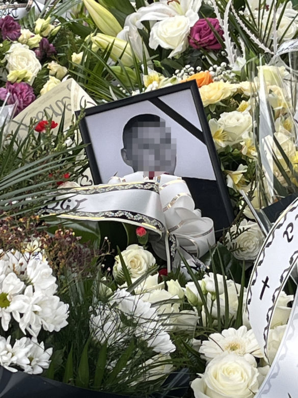 Daniel zginął z rąk kochanka żony? Morze kwiatów zalało jego grób