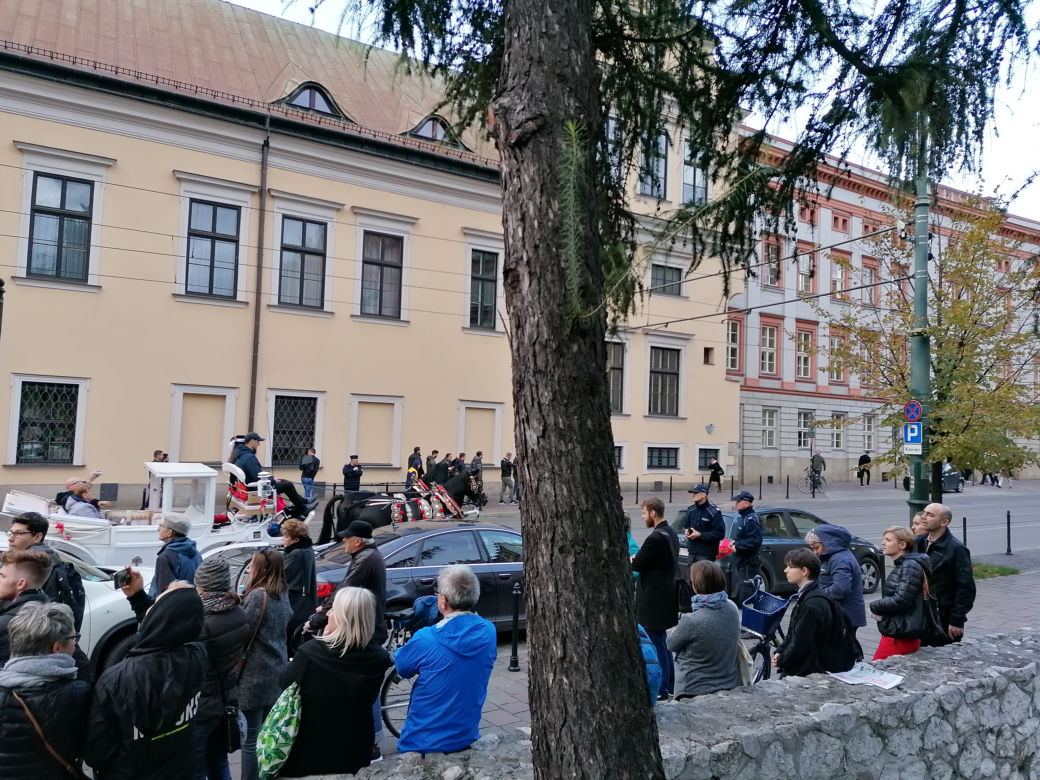 Protest przed krakowską kurią