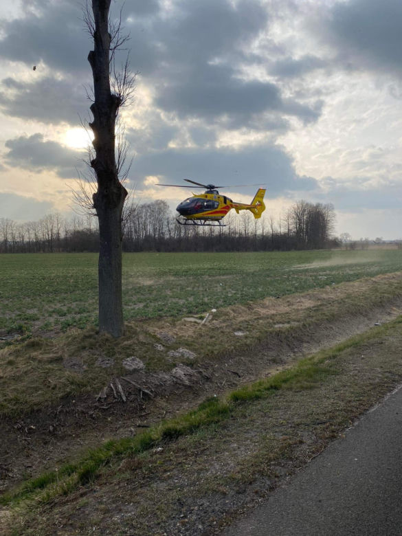 18-latka ciężko ranna po dachowanio opla w Drobinie. Potworny wypadek na DK10 pod Płockiem [ZDJĘCIA]