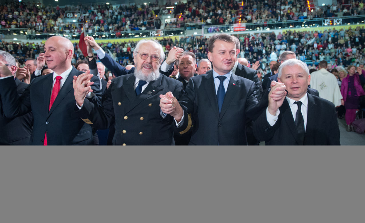 Rząd tańczy i śpiewa na urodzinach Radia Maryja