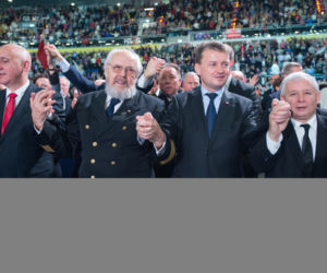 Rząd tańczy i śpiewa na urodzinach Radia Maryja