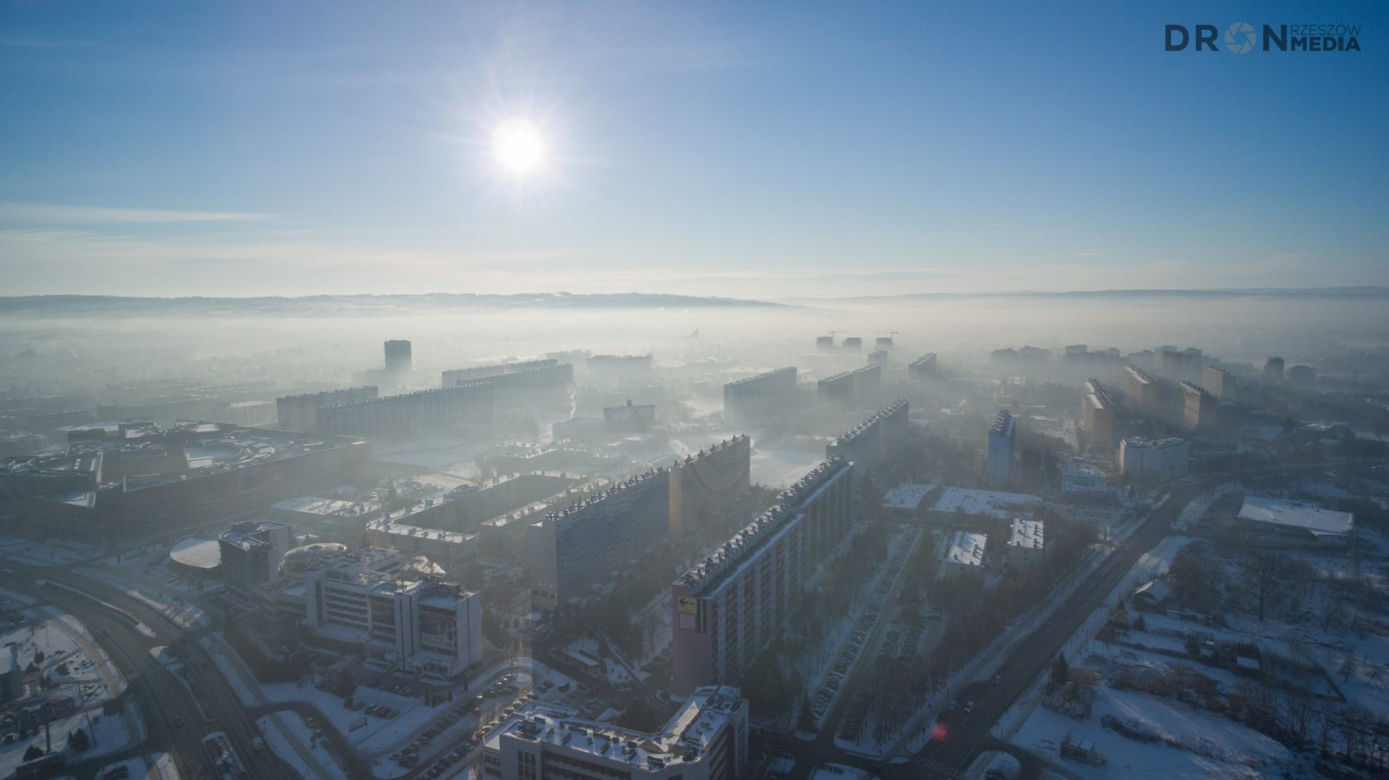 Smog nad Rzeszowem widziany z drona