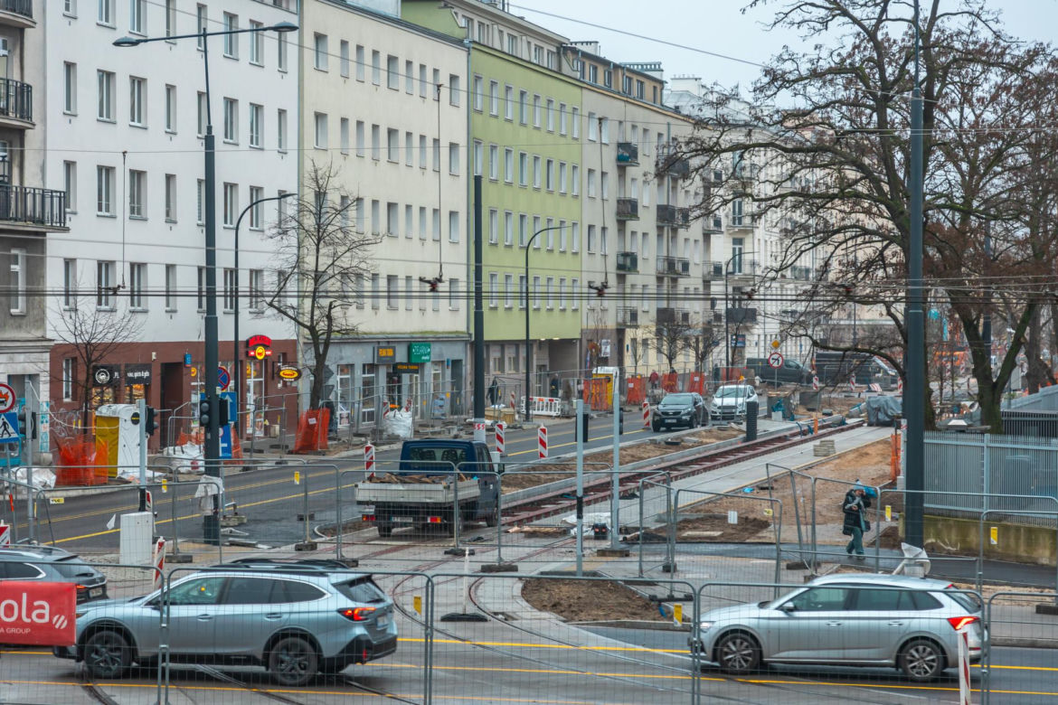 Budowa tramwaju na Rakowieckiej w Warszawie w styczniu 2025 r.