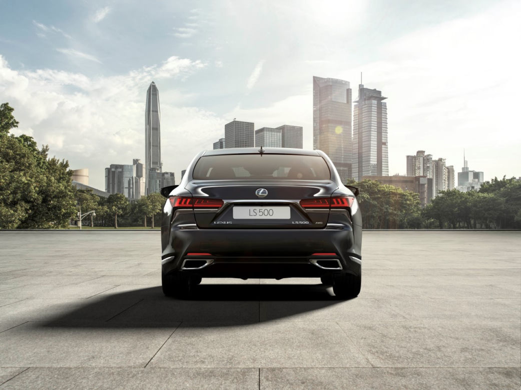 (2021) Lexus LS po liftingu