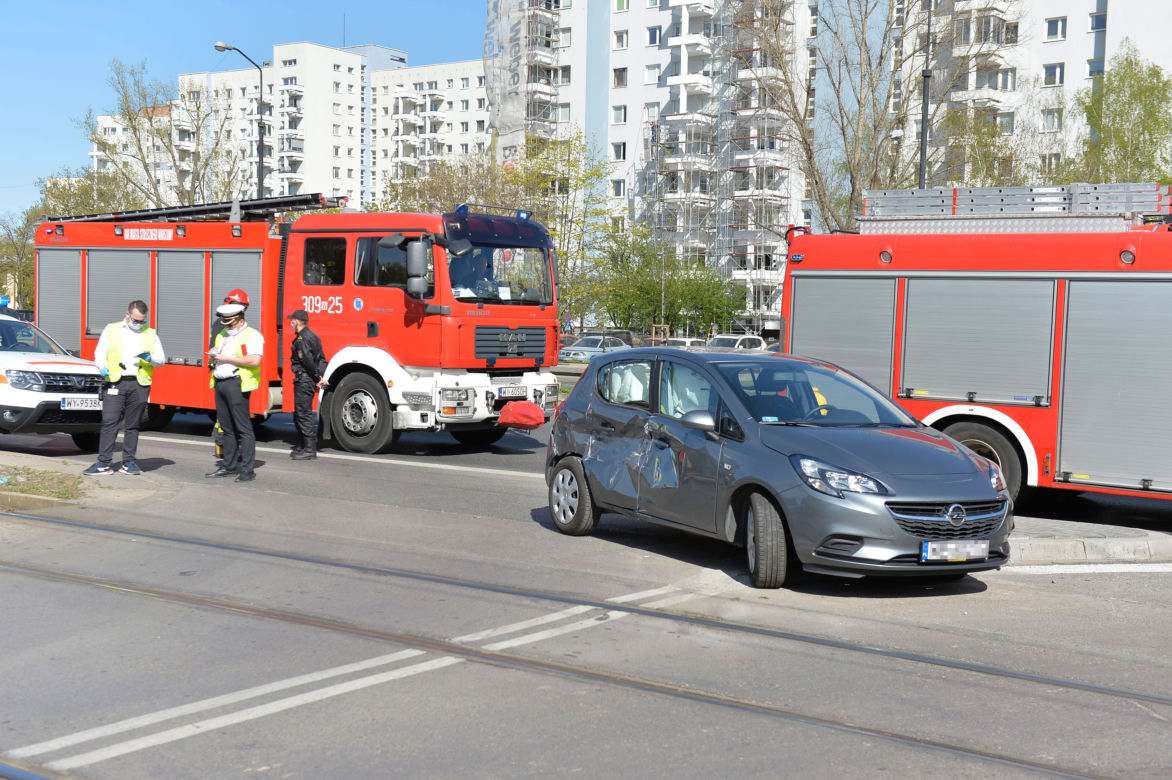 Samochód zderzył się z tramwajem na Puławskiej