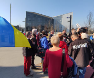 Protest pod siedzibą TZMO. Co dalej z Toruńskimi Zakładami Materiałów Opatrunkowych w Rosji?