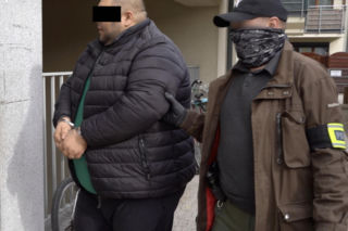 Werbowali do pracy, zmuszali do prostytucji. Policja rozbiła gang handlujący ludźmi