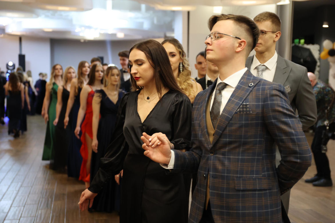 Studniówka Zespołu Szkół Elektronicznych w Lublinie. Tak bawią się tegoroczni maturzyści! 