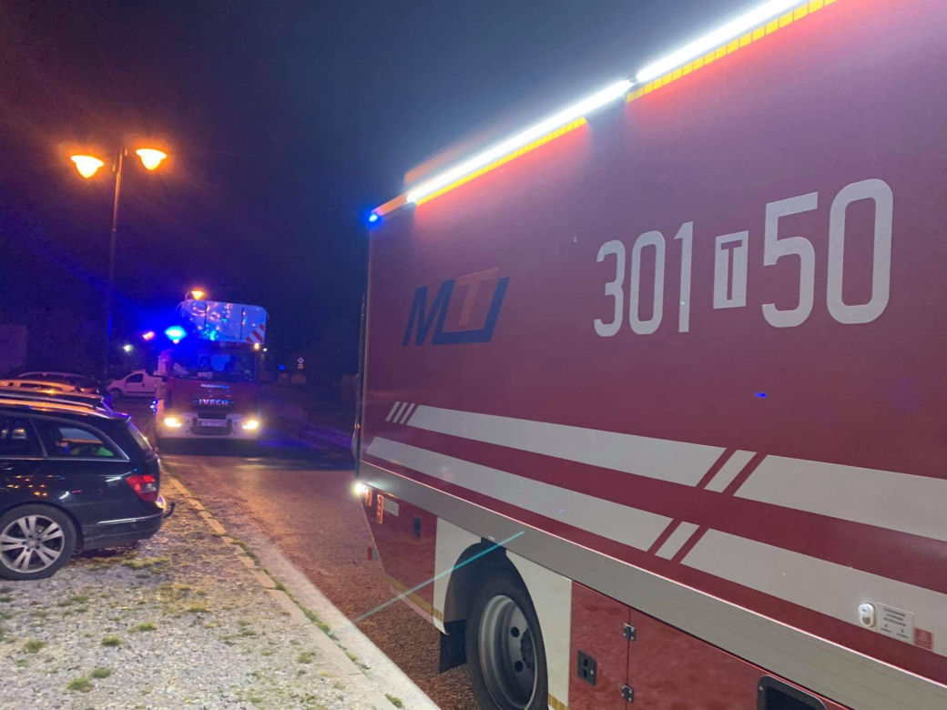 Olbrzymi pożar budynku przedszkola w Chęcinach! Całonocna akcja straży! [ZDJĘCIA]