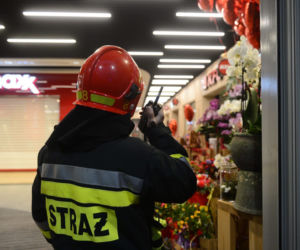 Alarm bombowy w centrum handlowym Promenada 