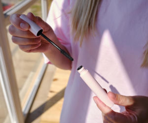 Masz zaschnięty tusz do rzęs? Wystarczy ciepła woda, by znów działał jak nowy