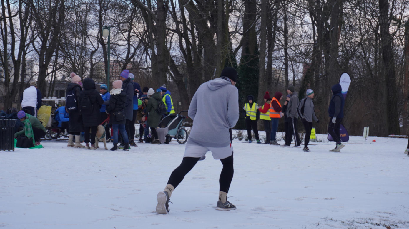 Parkrun w stolicy woj. lubelskiego. Pierwsza sobota 2025 roku na sportowo w Ogrodzie Saskim w Lublinie. Zdjęcia